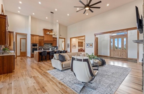 Powell Butte House | Luxurious 4-bedroom Brasada house w/3 en suites & bunks: Backs to Golf Course
