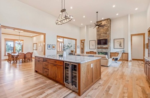 Powell Butte House | Luxurious 4-bedroom Brasada house w/3 en suites & bunks: Backs to Golf Course