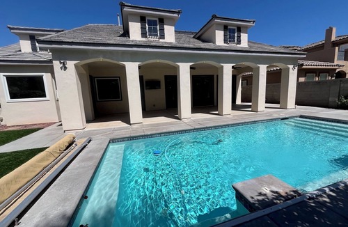 Silverstone Ranch House | Luxurious 4-bedroom house with courtyard and pool in Las Vegas