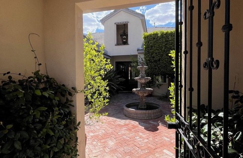 Silverstone Ranch House | Luxurious 4-bedroom house with courtyard and pool in Las Vegas