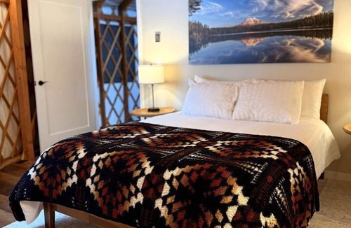 Carson Cabin | Luxurious Creekside Yurt with Stargazing Dome & Firepit near Carson, Washington