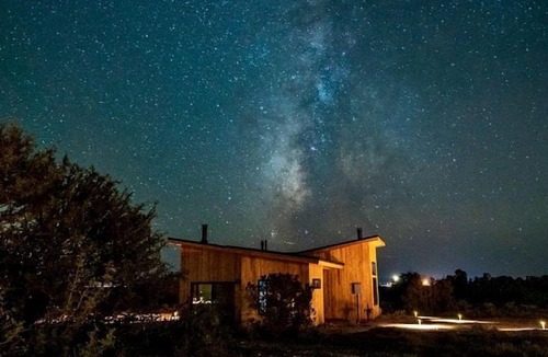 Valle Cottage | Luxurious Desert Casita with River Rock Shower near Grand Canyon, Arizona