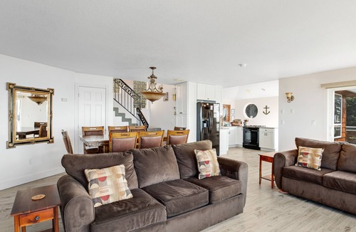 Roads End House | Luxurious dog-friendly home with hot tub and incredible ocean views