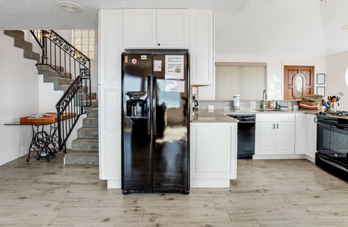 Roads End House | Luxurious dog-friendly home with hot tub and incredible ocean views