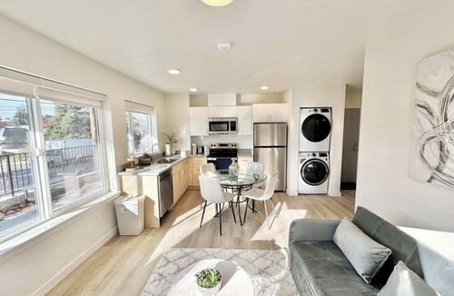 Mount Baker Apartment | Luxurious Downtown Apartment in Seattle B03