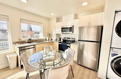 Mount Baker Apartment | Luxurious Downtown Apartment in Seattle B03