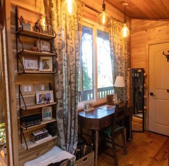Clatskanie Ski Chalet | Luxurious European Chalet in the Forest with Riverview