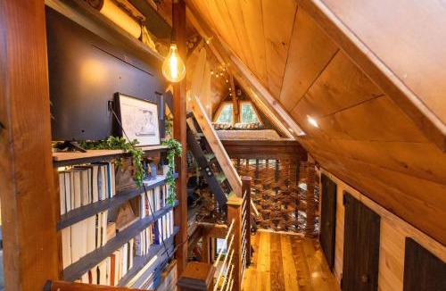 Clatskanie Ski Chalet | Luxurious European Chalet in the Forest with Riverview
