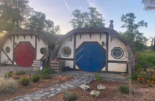 Bella Vista House | Luxurious Hobbit Hole and Second Breakfast!