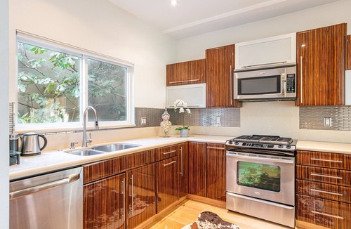 Beverly Grove House | Luxurious modern 5 stars townhouse in the heart of Weho