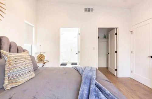 Crenshaw Apartment | Luxurious Oasis in Los Angeles with Private Jacuzzi