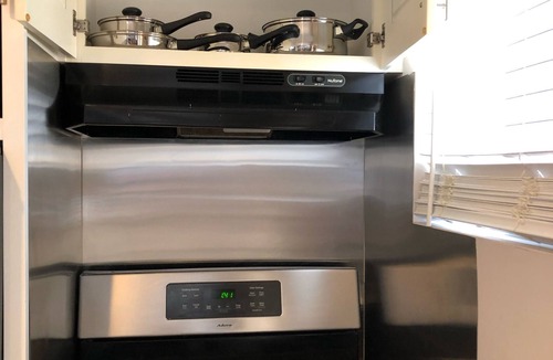 Sherman Oaks House | Luxurious Private Guesthouse in Sherman Oaks