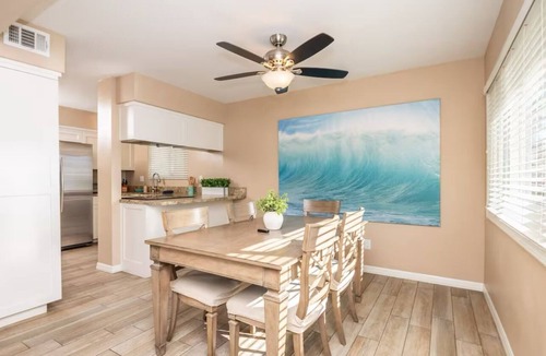 South Mission Beach House | Luxurious & Spacious Beach house with AC & private sunlit patio, steps to sand!
