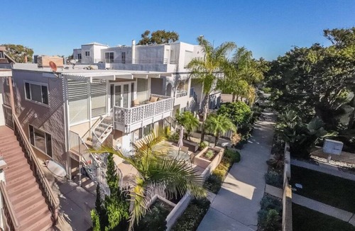 South Mission Beach House | Luxurious & Spacious Beach house with AC & private sunlit patio, steps to sand!