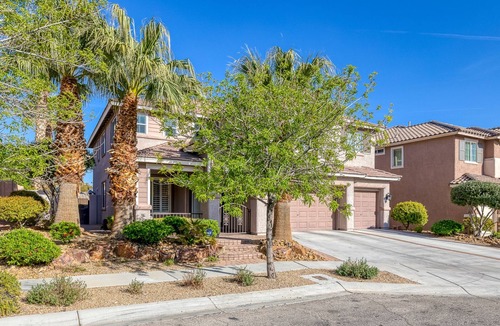Spring Valley House | Luxurious Summerlin S. 6BR/4BA Chef Kitchen, Saltwater Pool/Jacuzzi, w/Cleaner