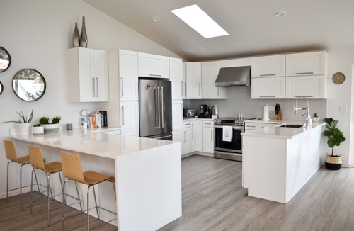 Oak Harbor House | Luxurious Whidbey Beachfront Retreat