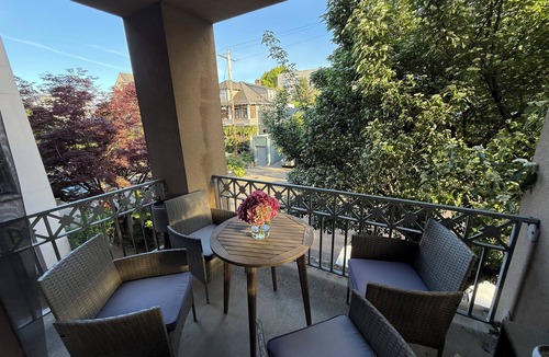 Willamette Heights House | Luxury 2bd/2.5 bath fully furn townhome in best area near NW 23rd & trails.