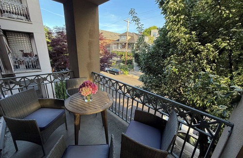 Willamette Heights House | Luxury 2bd/2.5 bath fully furn townhome in best area near NW 23rd & trails.