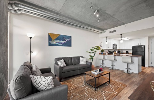 East Village Condo | Luxury 2BR Downtown - Parking & Rooftop & Hot Tub