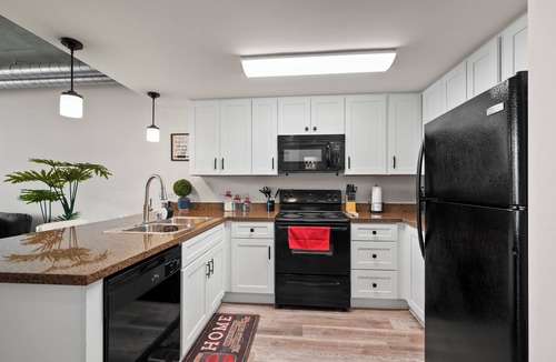 East Village Condo | Luxury 2BR Downtown - Parking & Rooftop & Hot Tub