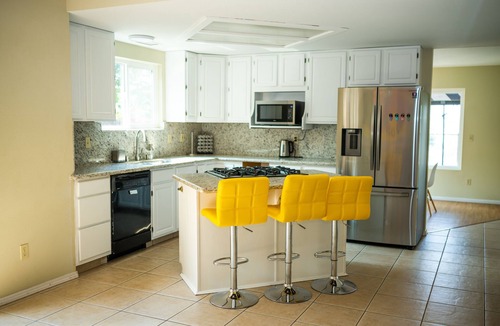La Presa House | Luxury 3BR Home + Hot Tub & Large Deck Sunset View