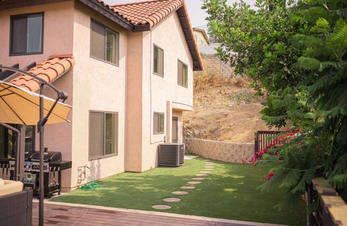 La Presa House | Luxury 3BR Home + Hot Tub & Large Deck Sunset View