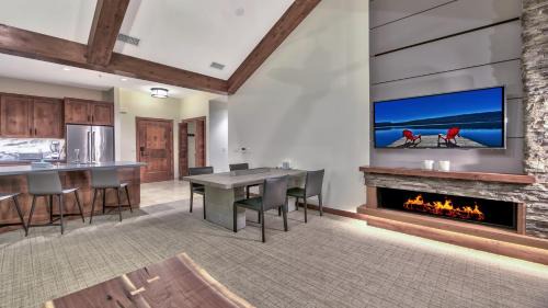 South Lake Tahoe Apartment | Luxury 3Br Residence steps from Heavenly Village & Gondola