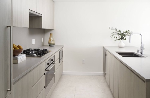 Belltown Hotel | Luxury 3BR Sky Suite: Stunning Views, Pools, King Beds, Gourmet Kitchen, & More!