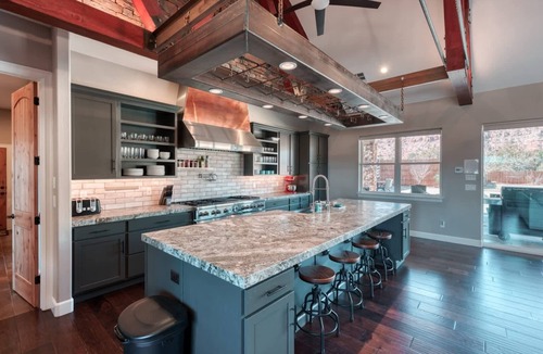 Kanab House | Luxury 4BR Oasis | Pool & Hot Tub Near Zion