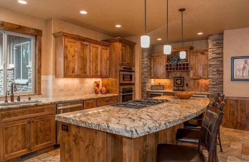 Sunriver House | Luxury 5 Master On-Suites, Fully Stocked Chef’s Kitchen, Blackstone, Hot Tub