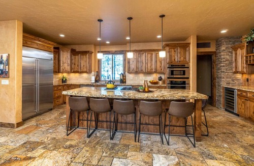 Sunriver House | Luxury 5 Master On-Suites, Fully Stocked Chef’s Kitchen, Blackstone, Hot Tub