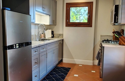 Santa Monica Apartment | Luxury Apartment in upscale area