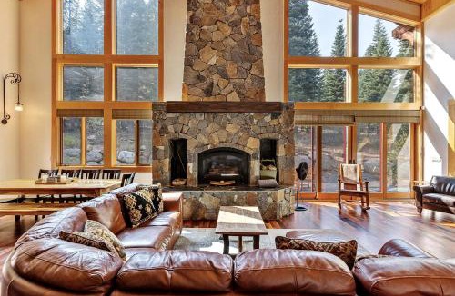 Truckee House | Luxury Cabin with a Private Hot Tub in Tahoe Donner, California