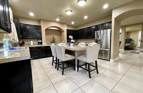 Enterprise House | Luxury, Cheerful & Spacious 5 Bedroom Home! Free P