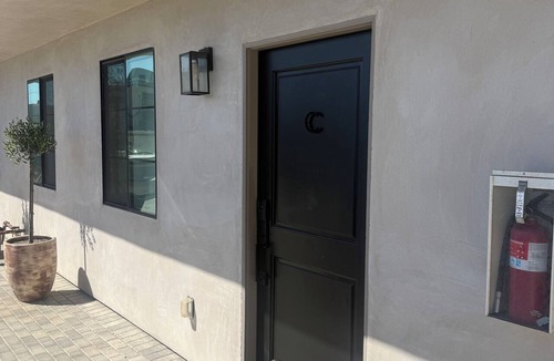 Eastern Malibu Apartment | Luxury Coastal Malibu Retreat + Free Parking!