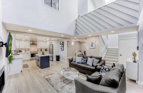 Menlo Park House | Luxury Family Home w AC and Patio near Meta and Stanford