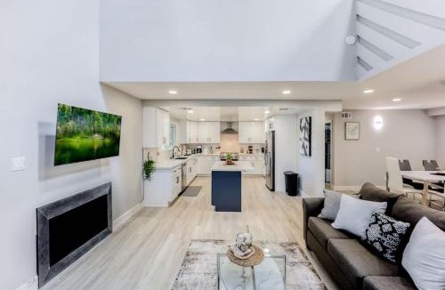 Menlo Park House | Luxury Family Home w AC and Patio near Meta and Stanford
