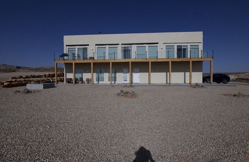 Big Water House | Luxury four bedroom home with 5 bathrooms 8 miles from Lake Powell