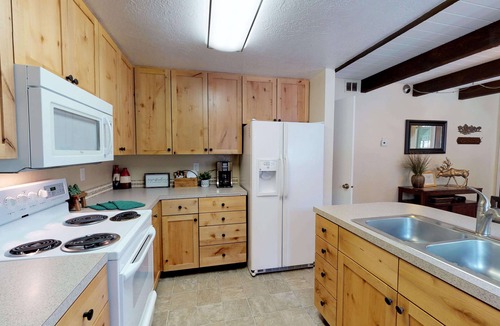 Tennis Village Condo | Luxury Group Retreat with Access to Exclusive Golf