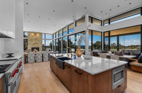 Powell Butte House | Luxury Haven | Home gym | Pool | Golf simulator