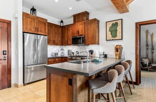 Lakeside Park Condo | Luxury@Heavenly, Arcade, PS5, Bunks, Pool+Hot Tub