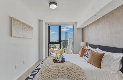Northwest Bellevue Apartment | Luxury High rise Heart Bellevue