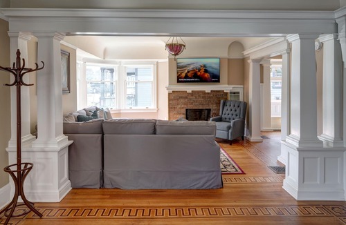 Irvington House | Luxury Home For Up to 10 Guests (8 Queen Beds)