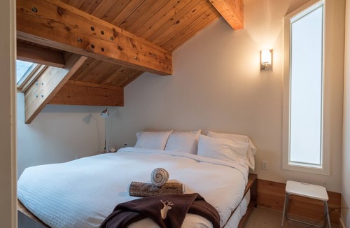 Government Camp Cabin | Luxury home in Government Camp, Great Room , Fireplace indoor and outdoor.