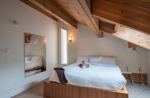 Government Camp Cabin | Luxury home in Government Camp, Great Room , Fireplace indoor and outdoor.