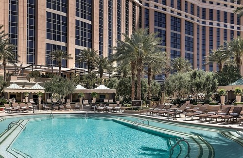 Las Vegas Hotel | Luxury King Suit at Palazzo at The Venetian