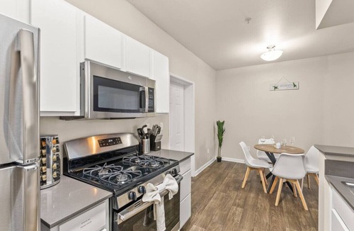 Sparks Apartment | Luxury King Suite by the Lake - Entire Place