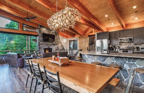 Hoodsport Cabin | Luxury lodge near Olympic National Park-Hot Tub-Perfect for Couples & Friends