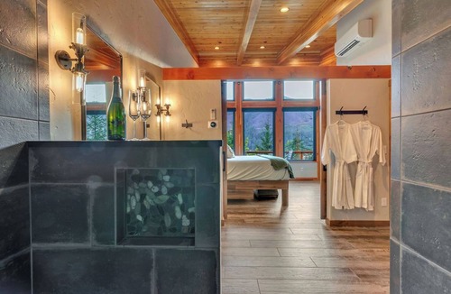 Hoodsport Cabin | Luxury lodge near Olympic National Park-Hot Tub-Perfect for Couples & Friends