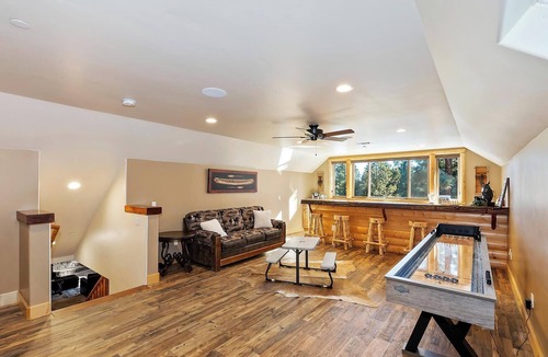 Meadowbrook Estates Cabin | Luxury Log Cabin! Gourmet Kitchen! Game Table! EV Charger!